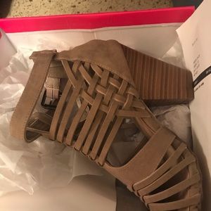 Taupe open toes shoes size 51/2